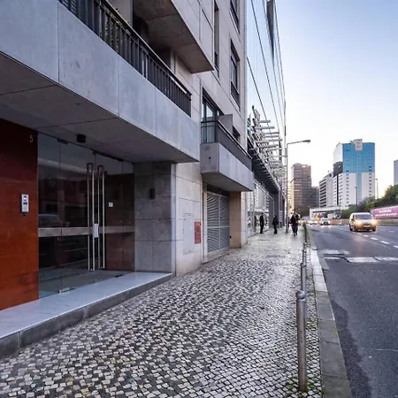 Prime Location Marques Home, Terrace & Pool 아파트